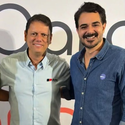 Ortiz Junior na creche-escola da Estiva, em Taubaté