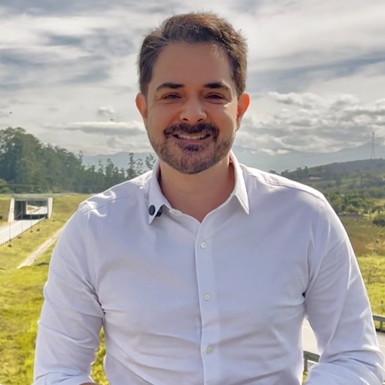 Ortiz Junior em obra de infraestrutura no Vale do Paraíba